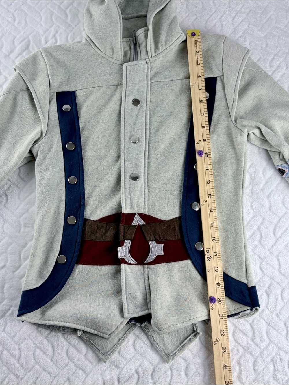 Assassin’s Creed unisex grey cosplay hoodie with embroidered details Teen 8-10 - Picture 9 of 9